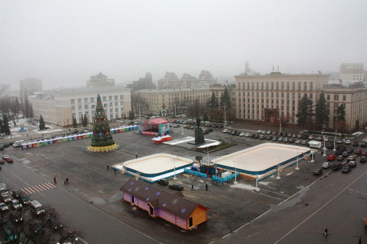 Каток на площади Ленина